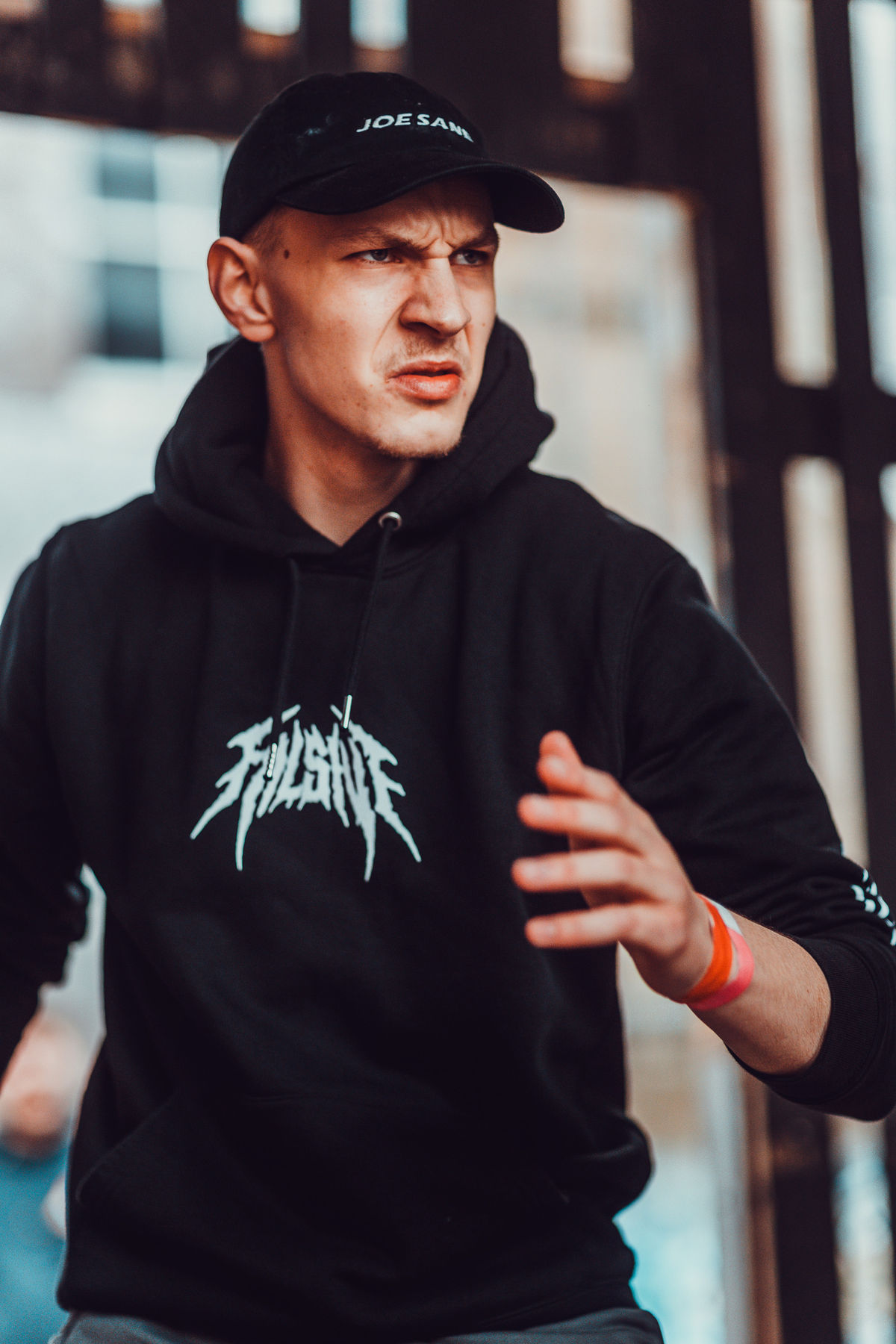 Loading... just a sec